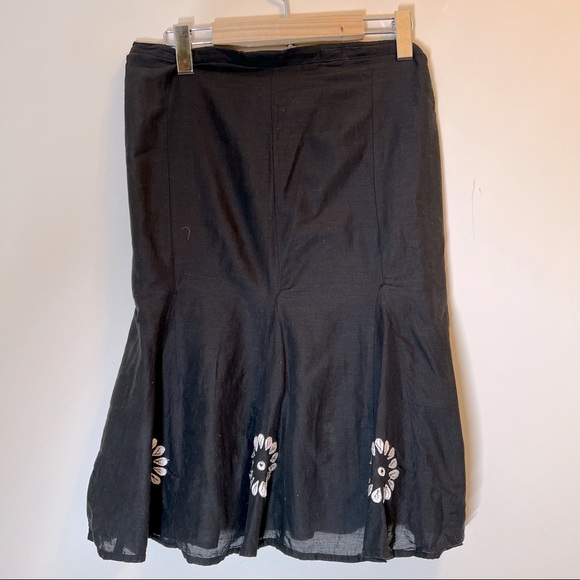 Black Sarong with white flowers - Picture 2 of 4
